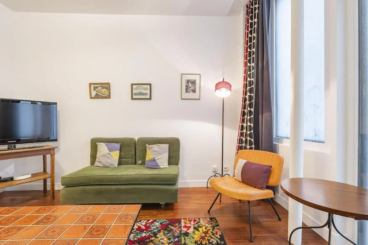 Coco, 4 People Apartment Paris France
