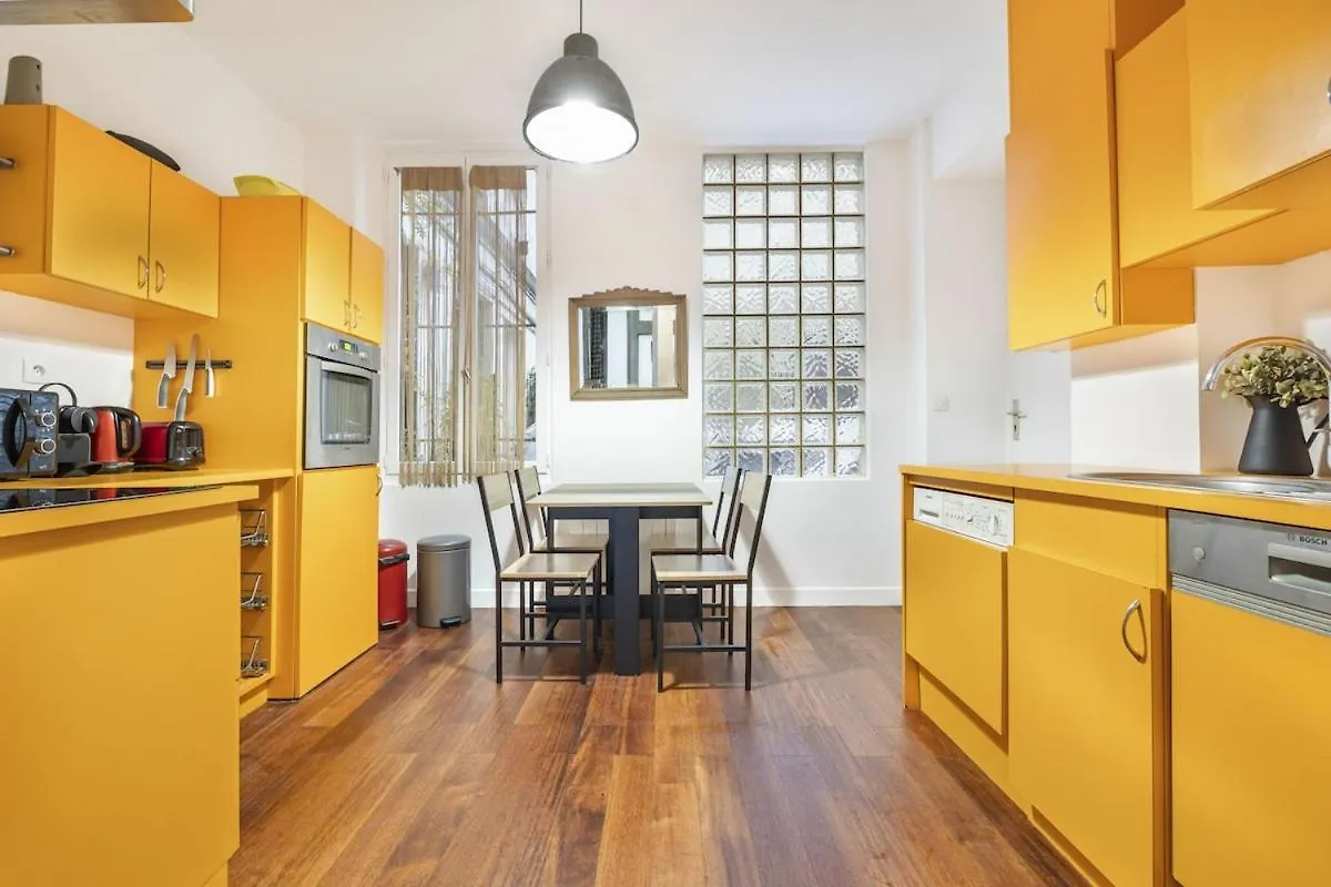 Coco, 4 People Apartment Paris