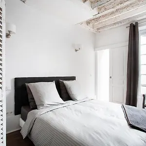  Apartment Gerard, Equipe 13eme