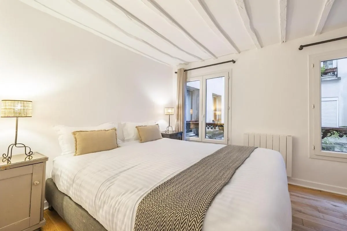 Coco, 4 People Apartment Paris France